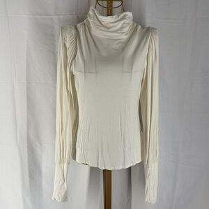 NEW VENUS Women's Cream Long-Sleeve Turtleneck Top Shirt - XS - NWOT